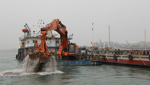绞吸式挖泥船